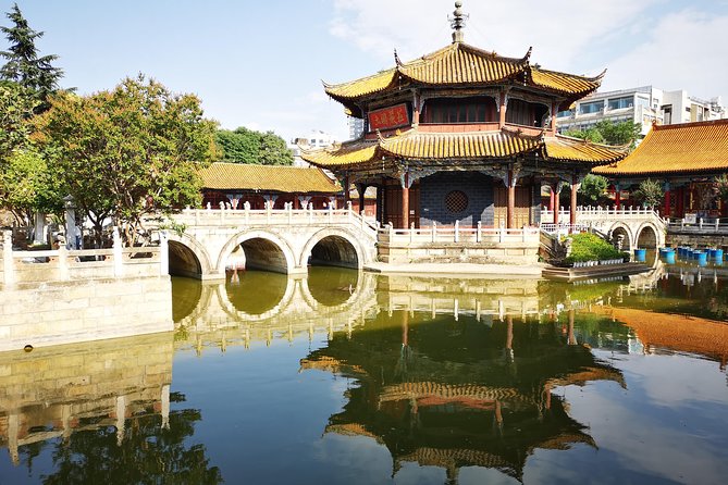 Kunming Classic Tour: Daguan Pavilion, Yuantong Temple, Green Lake Park - Strolling Through Green Lake Park