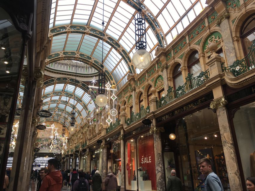 Leeds: 2-Hour Highlights Walking Tour - Discovering Hidden Corners and Art Galleries