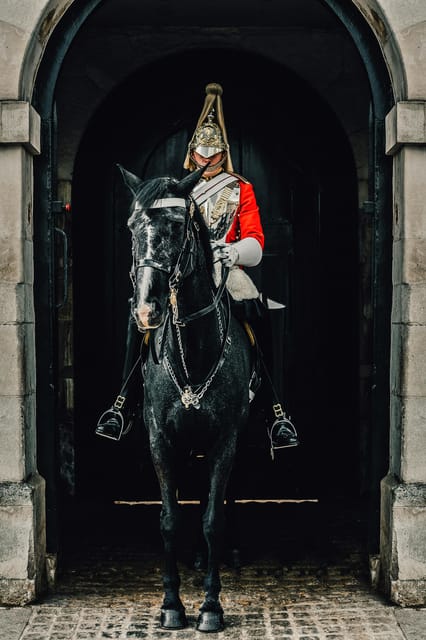 London: Changing of the Guard Experience and Landmarks Tour - Experience a Historic Royal Winery