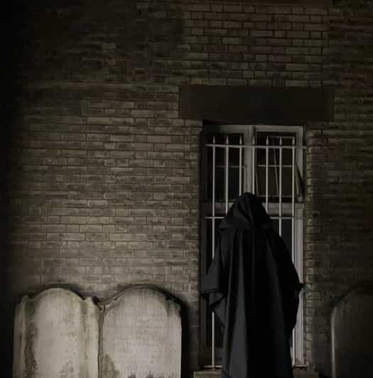 London Paranormal Dramatized Tour: Jack the Ripper and Ghosts - Immersive Storytelling Experience