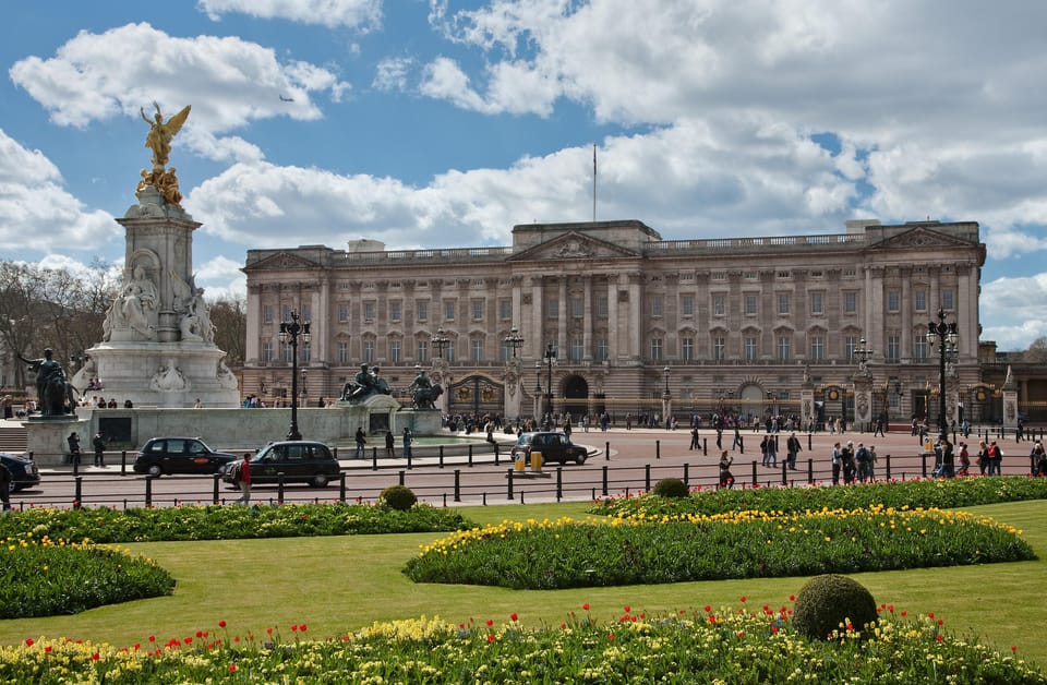 London: Walking Tour "4 London Palaces" - Booking and Cancellation