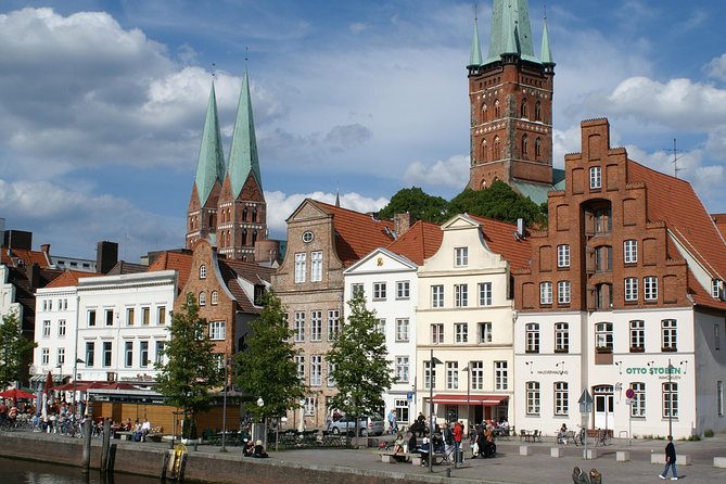Lübeck Day Trip From Hamburg By Train With Private Guide And Lunch - Meeting Your Private Guide