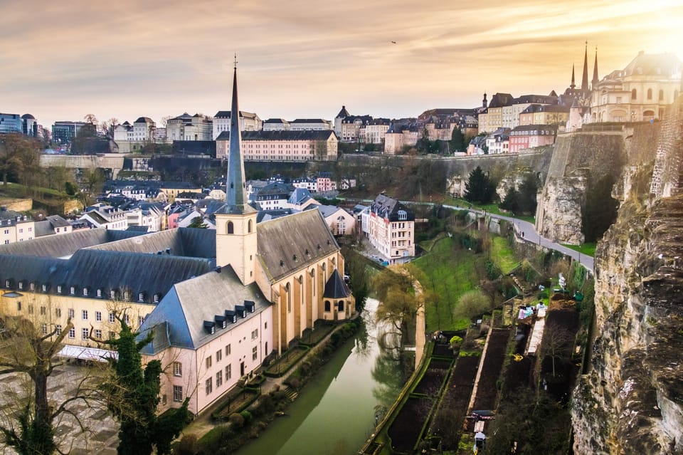 Luxembourg: Express Walk With a Local in 60 Minutes - Key Landmarks on the Tour