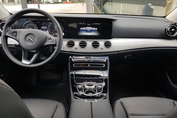 Luxury Vehicle From Brussels Airport to the City of Brussels - Vehicle Amenities