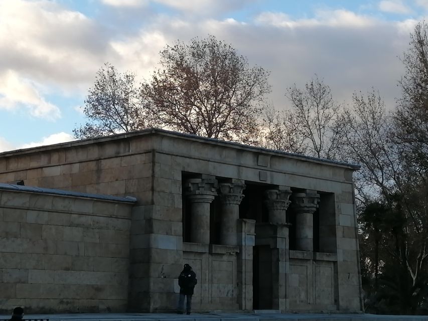 Madrid: West Park and Debod Temple - Participant Requirements