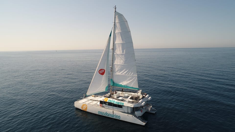 Malaga: Sailing Catamaran Sunset Cruise With Live DJ & Drink - Onboard Amenities and Entertainment