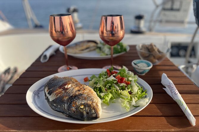 Mallorca Sailing Tour With Tapas and Wine - Capacity and Duration