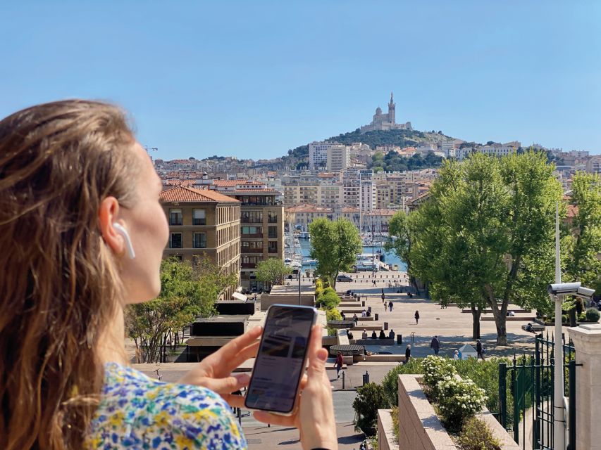 Marseille: Hop-On Hop-Off Bus Tour & Panier Walking Tour - Walking Tour Experience