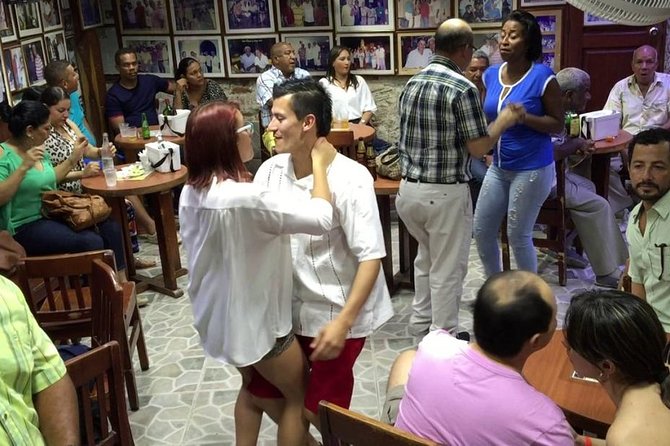 Medellin Salsa Experience - Navigating the Salsa Bars