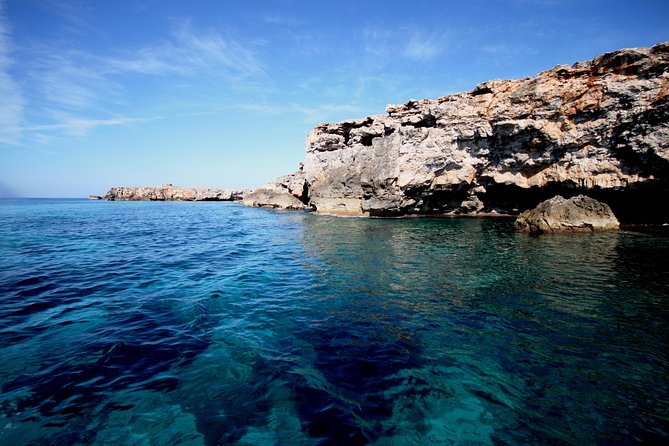 Menorca: South Coast Boat Trip With Lunch - Dining and Refreshments