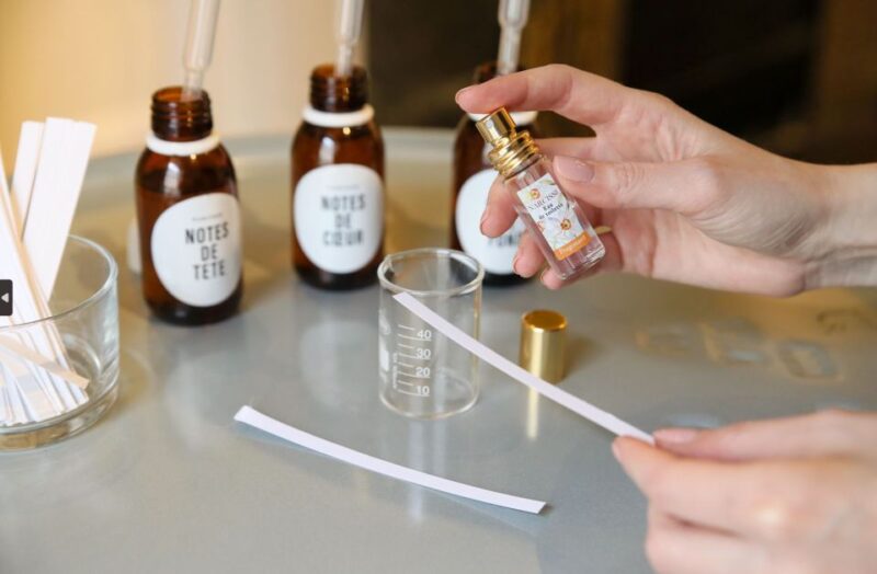 Mini Perfume Workshop - Paris - Only in Spanish - Customized Perfume