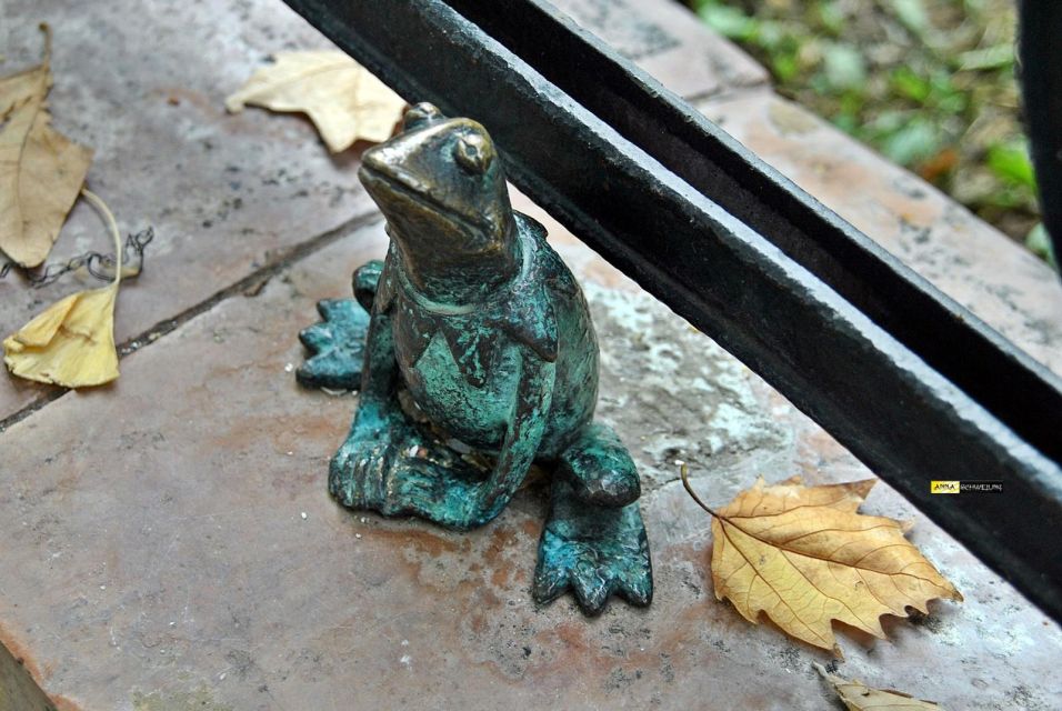 Mini Statue Hunt in Budapest Private Walking Tour - Discovering Mini Statues