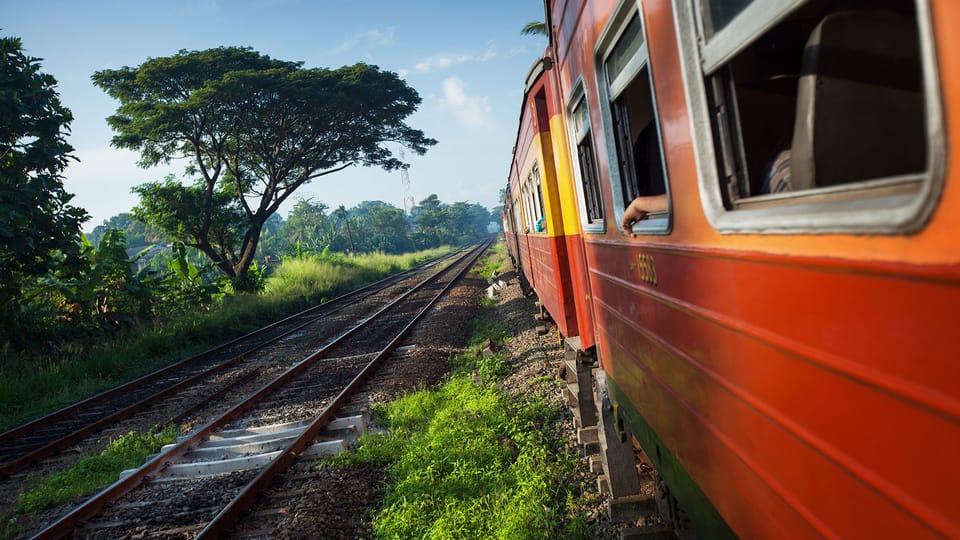 Nanuoya: First-Class Scenic Train Ticket To/From Kandy - Onboard Amenities and Services