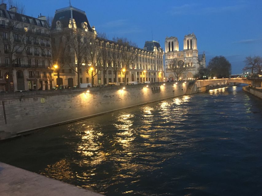 Paris: Happy Hour Evening Cruise on the Seine River - Onboard Atmosphere