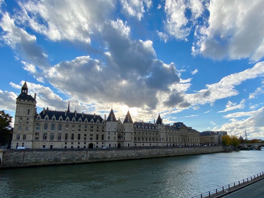 Paris: History of Crime Smartphone Audio Guide Walking Tour - Meeting Point and Requirements