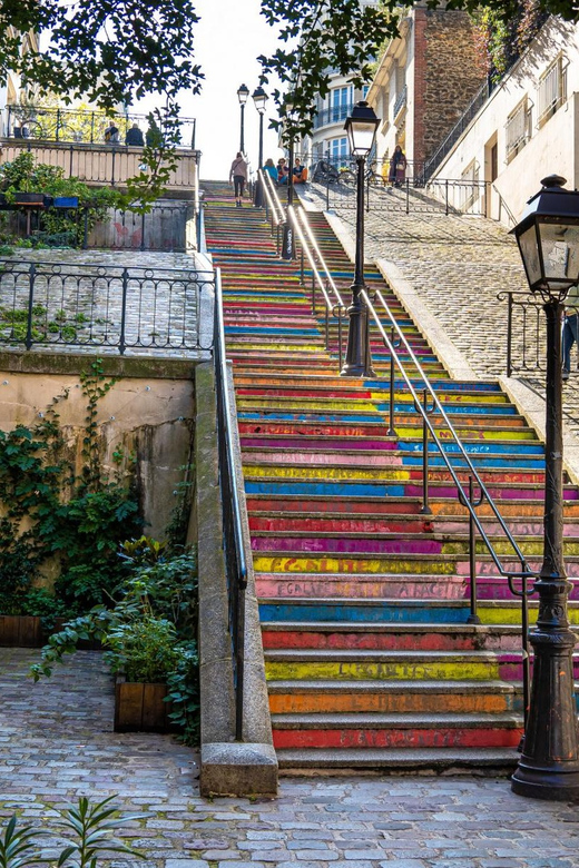 Paris: Montmartre and Sacre Coeur Tour With a Local Guide - Tour Guide and Reviews