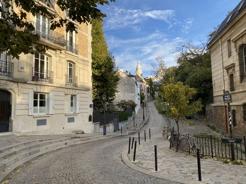 Paris: Secret Montmartre Smartphone Audio Walking Tour - Explore at Your Own Pace