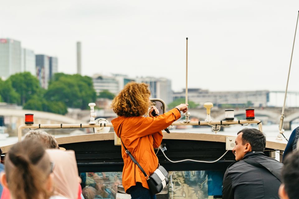 Paris: Seine River Cruise With a Live Guide - Accessibility and Amenities