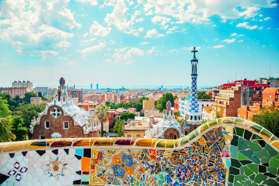 Park Güell: Exclusive Guided Tour With Priority Access - Guide Expertise and Languages