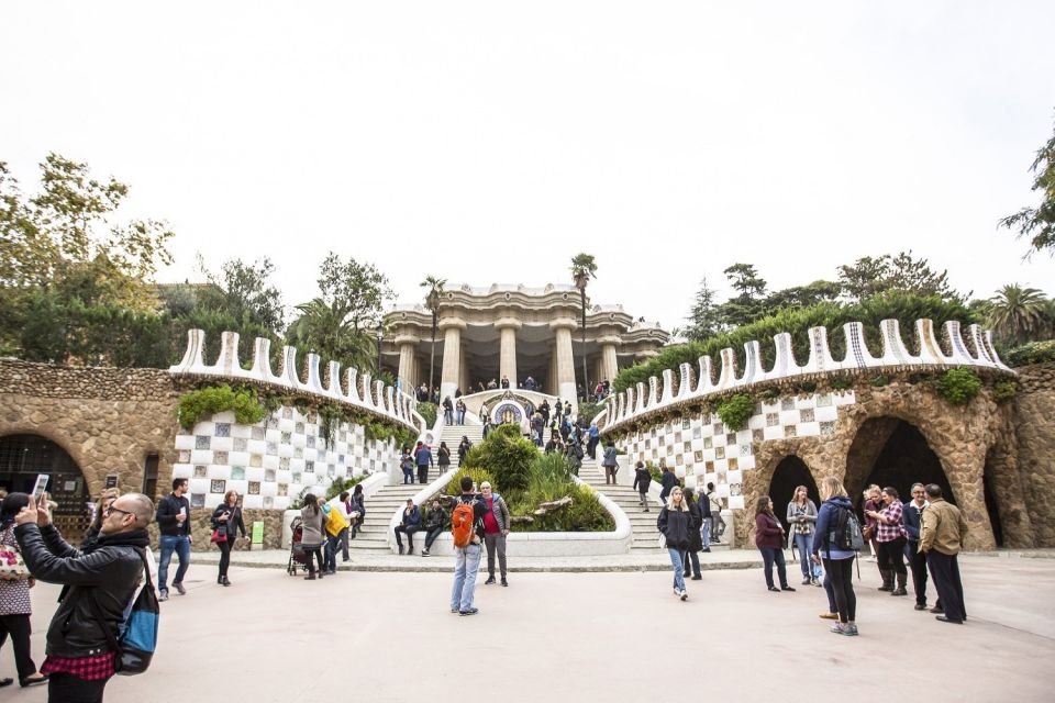 Park Güell: Guided Tour With Skip-The-Line Entry Ticket - Meeting Point