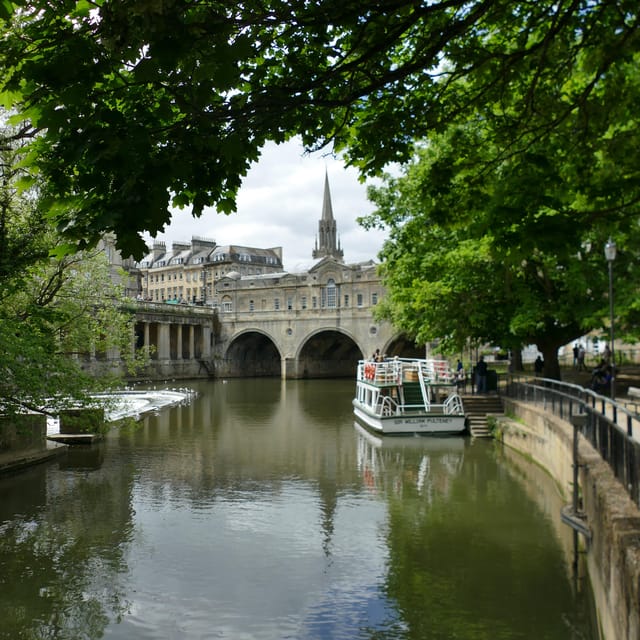 Photo Tours in Bath: Walking Tour With Local Expert Guide - Inclusive Services