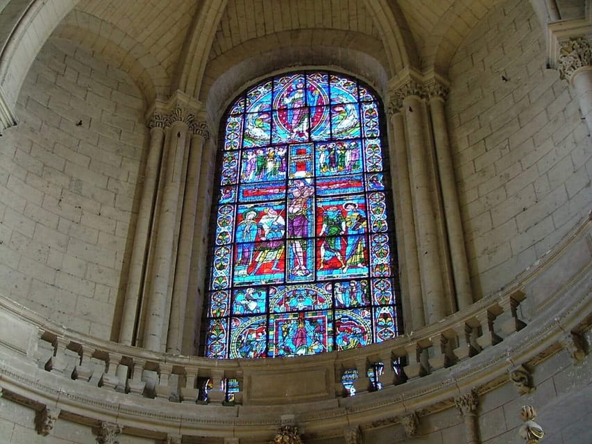 Poitiers: Eleanor of Aquitaine Walking Tour - Guided Experience