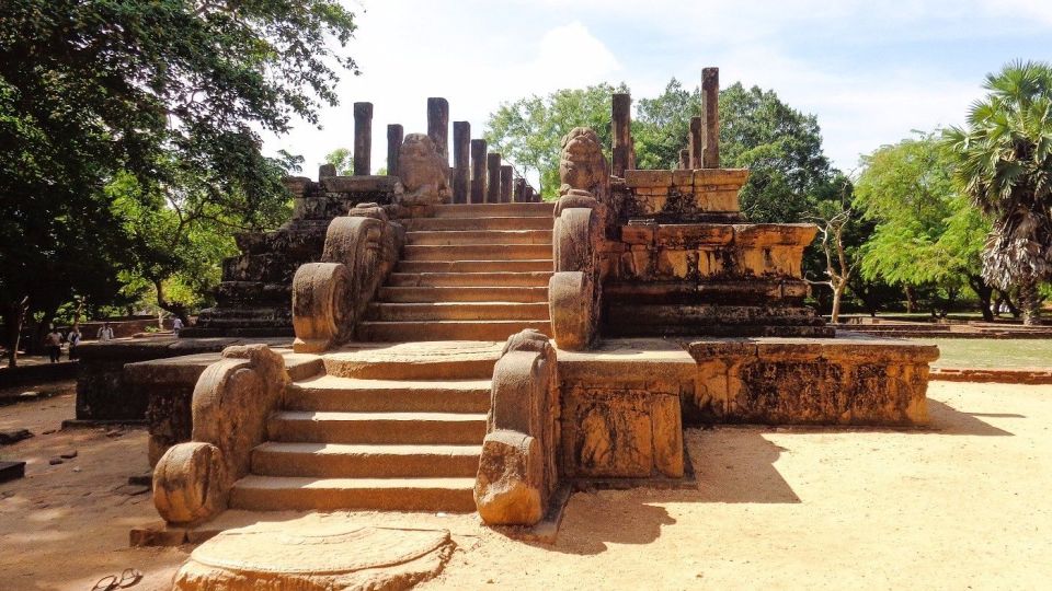 Polonnaruwa: Explore by Tuk-Tuk Tour - Group Size and Language