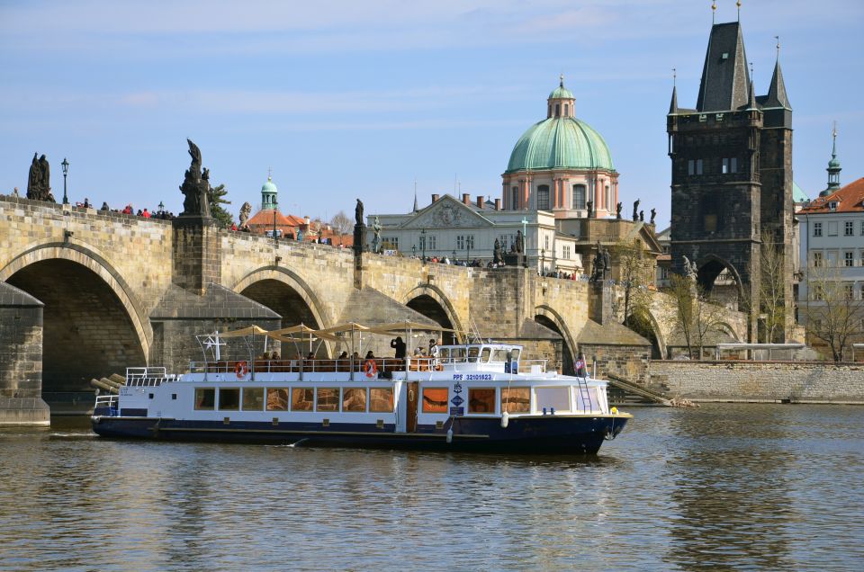 Prague: 3-Hour Evening River Cruise With Dinner - Inclusions and Amenities