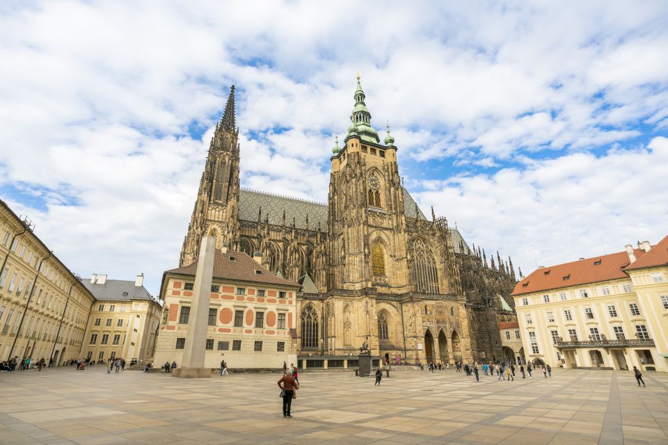 Prague: Castle Tour With Local Guide and Entry Ticket - Inclusions and Meeting Point