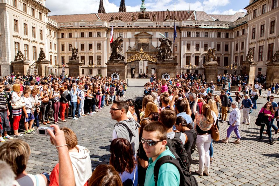 Prague: Full-Day Sightseeing Tour With Cruise and Lunch - Important Information