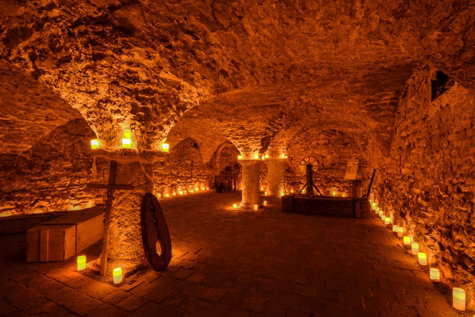 Prague: Ghosts, Legends, Medieval Underground & Dungeon Tour - Meeting Point and Important Information