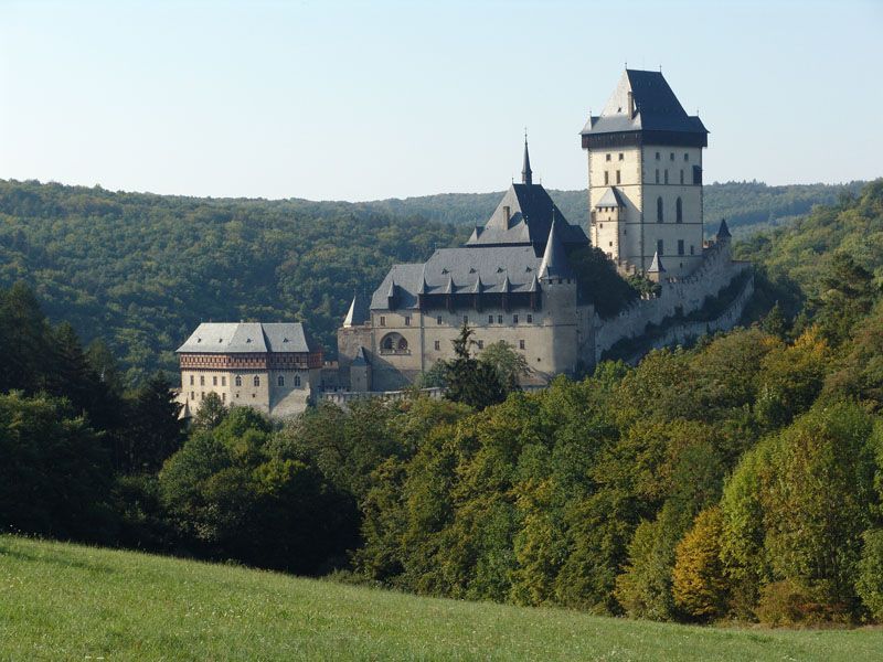 Prague: KarlšTejn Castle Guided Tour With Entry Ticket - Accessibility and Requirements