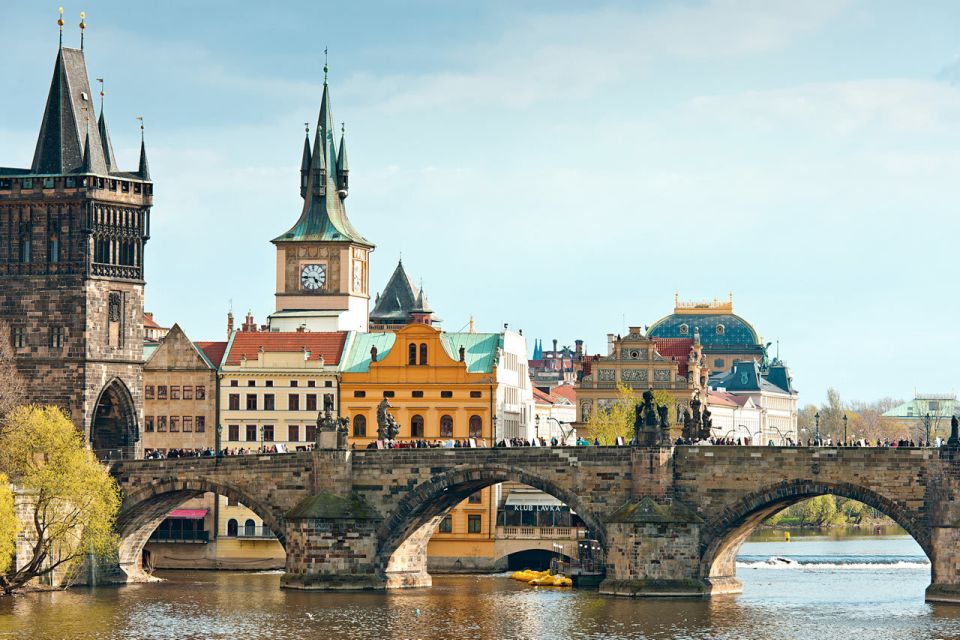 Prague Sightseeing Tour With Lunch - Meeting Point and Important Information