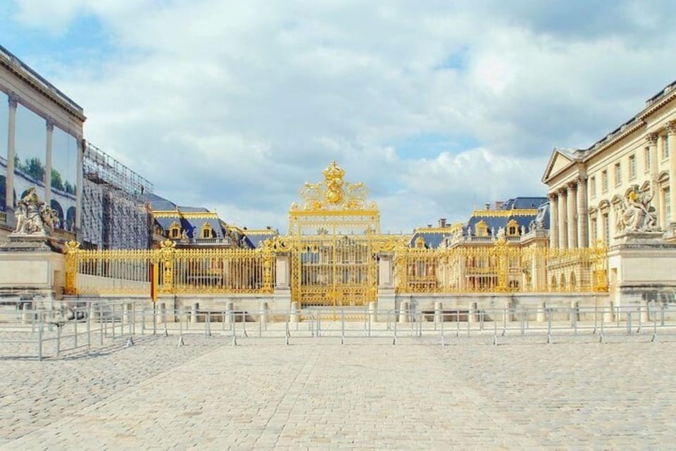 Private and Royal Getaway to Versailles With Return Included - Languages and Group Details