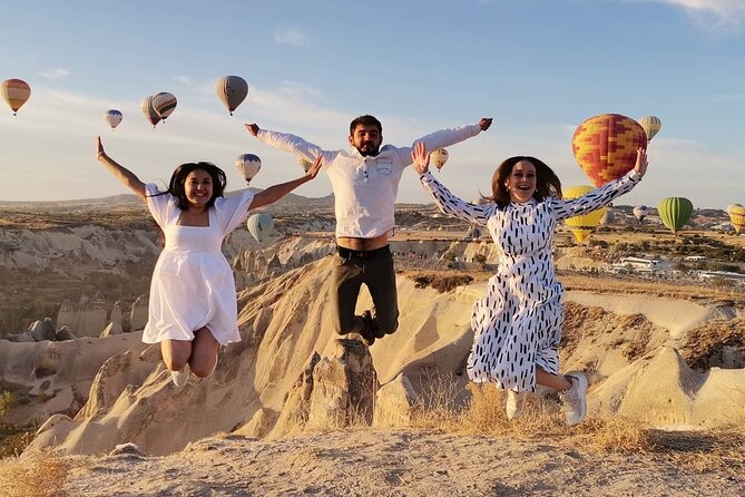 Private Balloon Sunrise Photography Tour in Göreme Love Valley - Exploring Red Valley