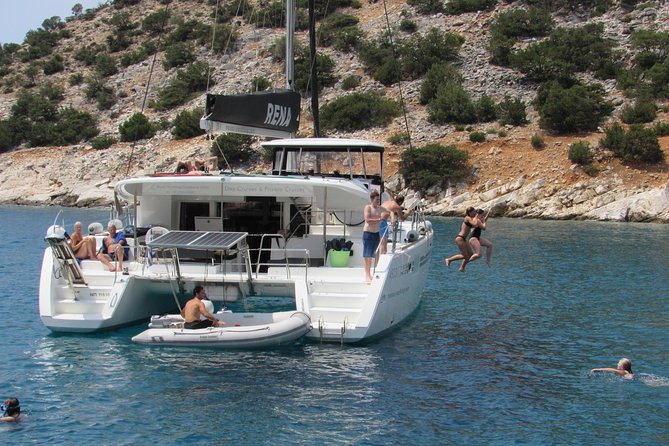 Private Catamaran All-Inclusive Cruise in Naxos - Savoring Traditional Greek Cuisine