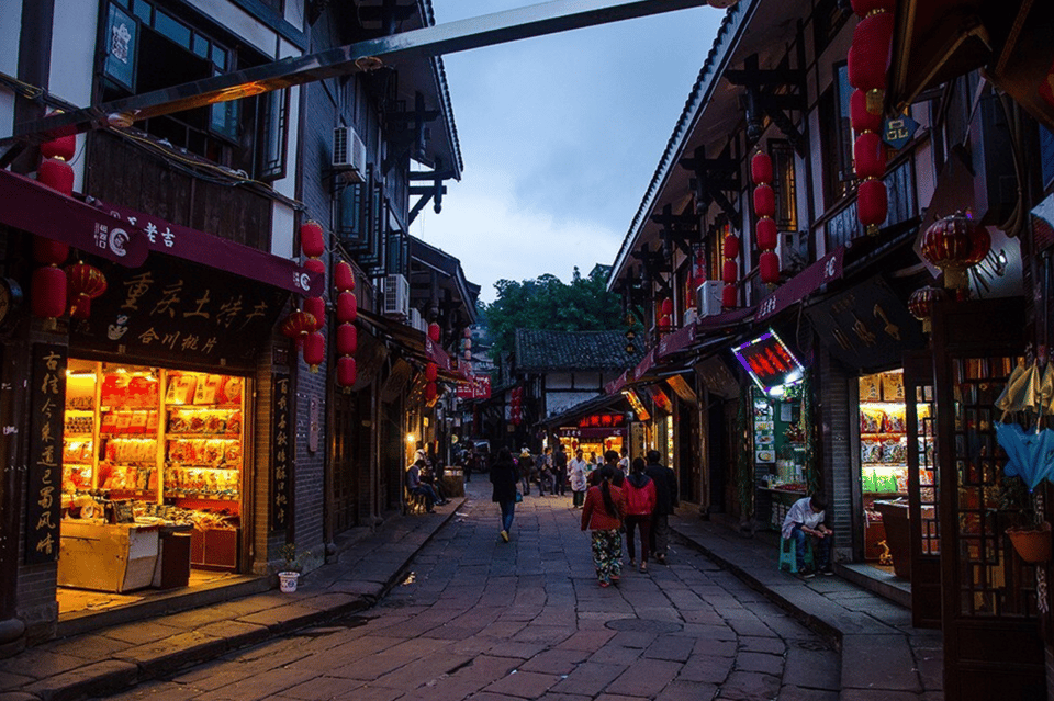 Private Chongqing City Esscence Tour With Lunch - Chongqing People Square