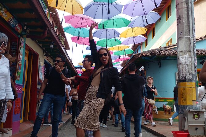 Private Peñol-Guatape Tour: With Lunch and Boat - Vibrant Town of Guatape