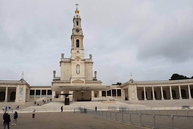 Private Tour Fátima - Batalha - Nazaré - Óbidos Full Day - Accessibility and Participation