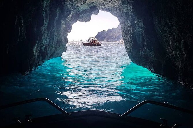 Private Tour of Capri by Boat at Sunset With Aperitif - Meeting Point and Accessibility