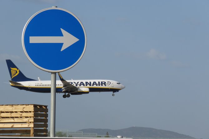 Private Transfer From Faro Airport to Albufeira (Up to 4 Pax) - Vehicle Information