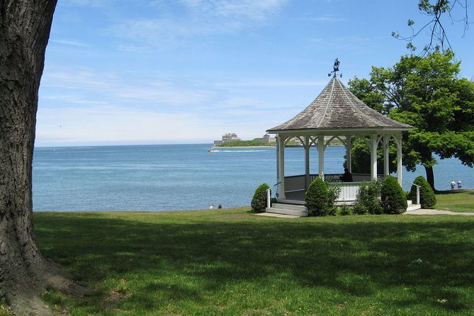 Private Walking Tour of Niagara-on-the-Lake Historic District - Explore Scenic Streets