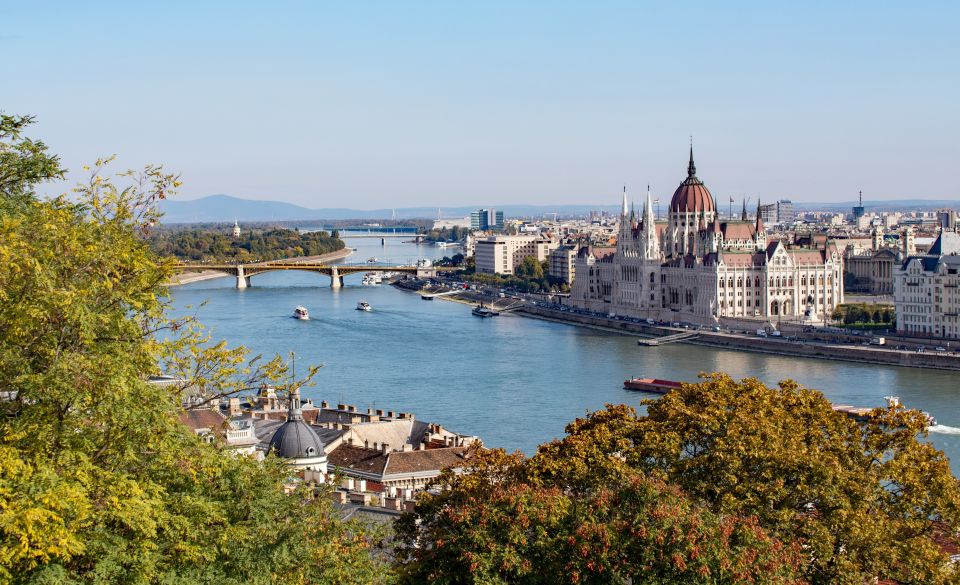 Romantic Tour Around Budapest for Couples - Love Stories of Budapest