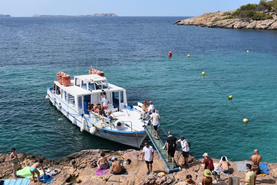 Sant Antoni: Round-Trip Ferry Transfer to Cala Salada Beach - Beach Amenities