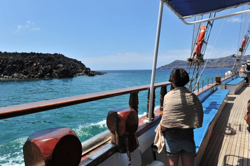 Santorini Old Port: Boat Cruise to the Volcano & Hot Springs - Important Information