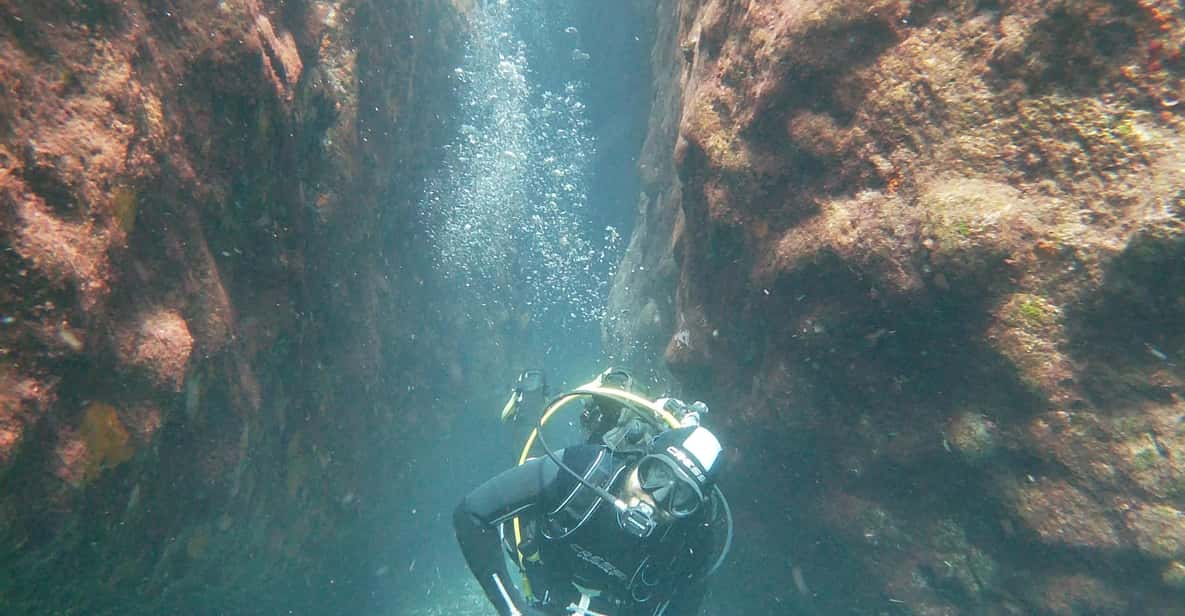 Scuba Diving in the Volcanic Caldera/shorelines of Santorini - Safety and Requirements