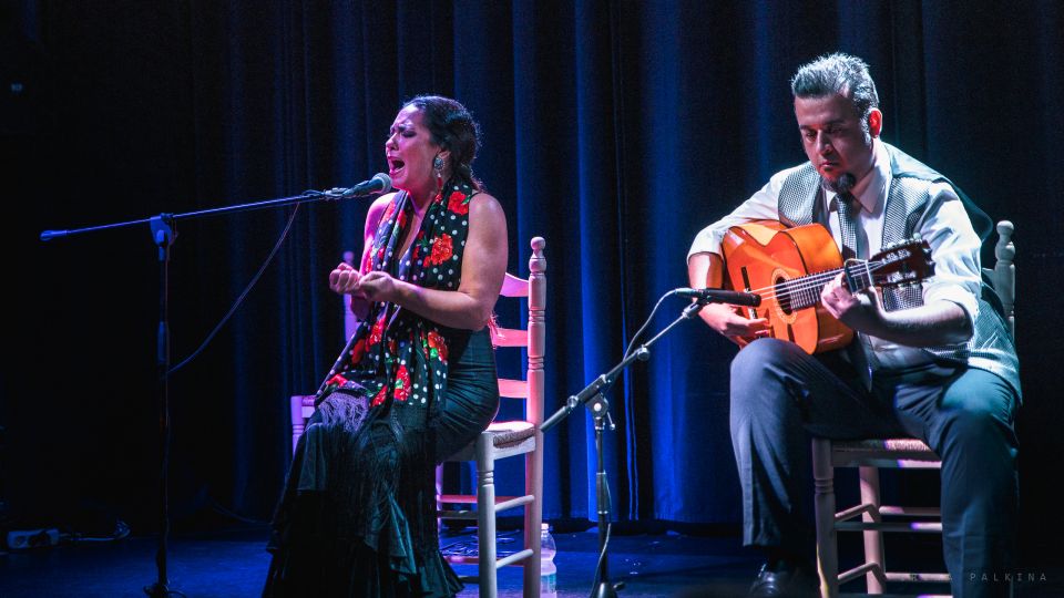 Seville: Traditional Flamenco Show in Triana - Included Amenities