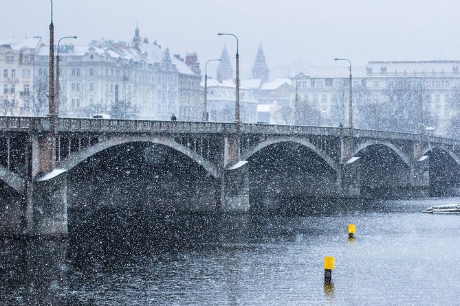 Shared Arrival Transfer: Prague Airport to Hotels - Advantages of Shared Transfer