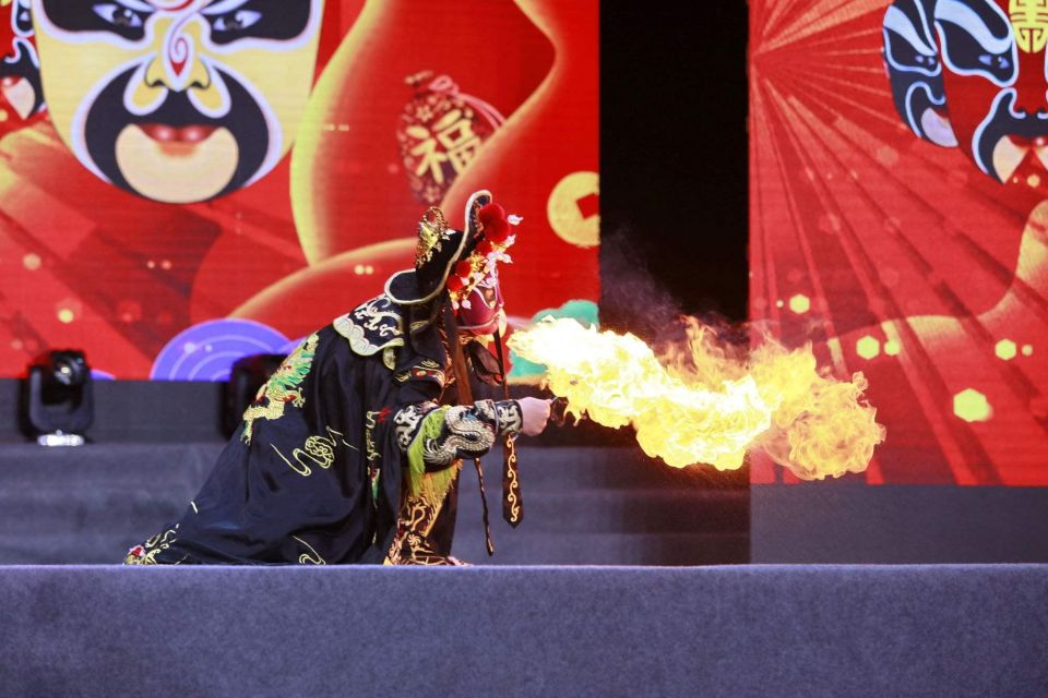 Sichuan Opera Show at Jinjiang Theater - Accessibility and Participation