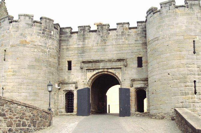Stirling, Distillery, St Andrews 1 Day in Spanish From Edinburgh - Transportation and Meeting Details